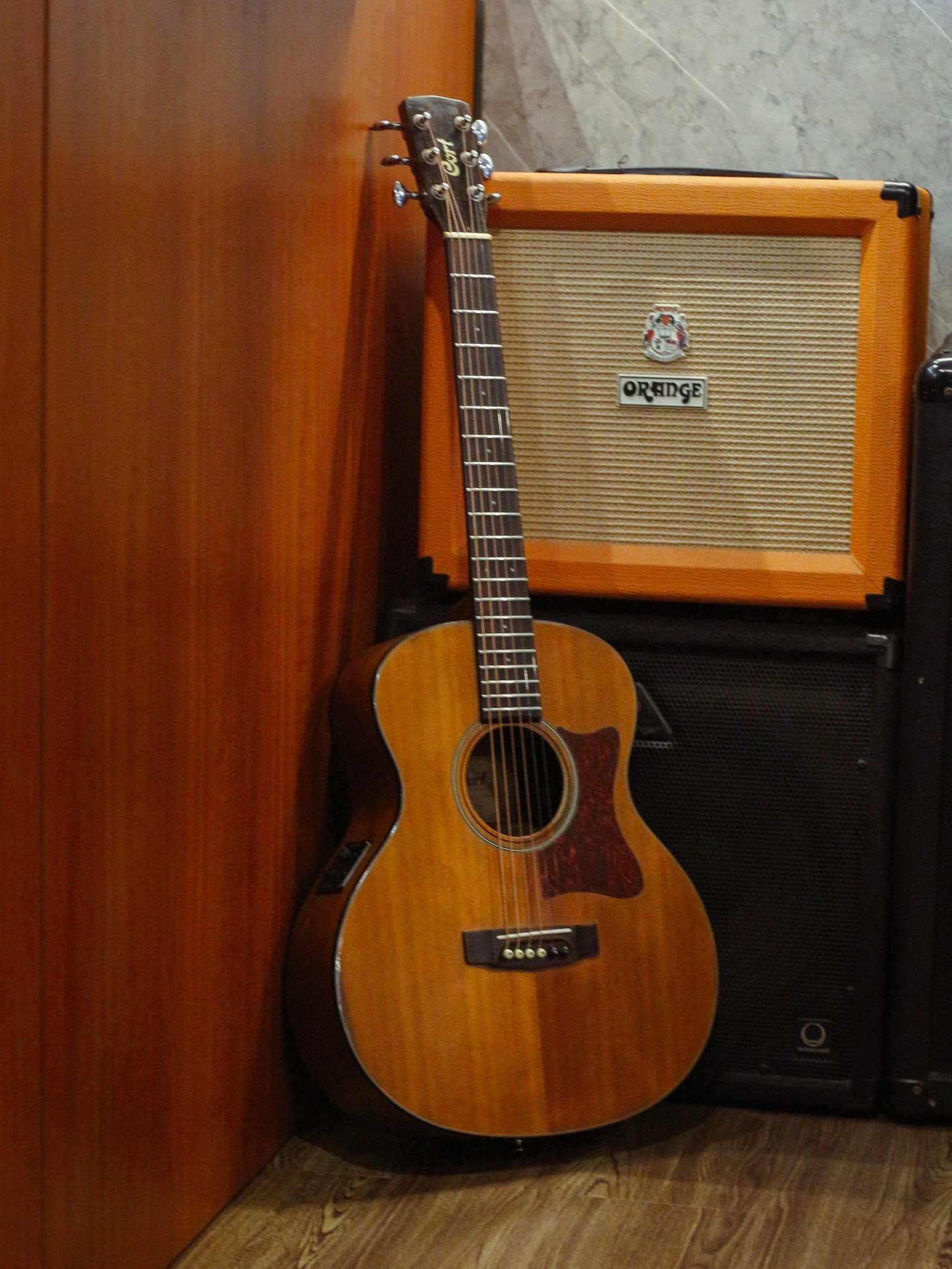 Cort Little CJ Walnut Open Pore Natural (Used)