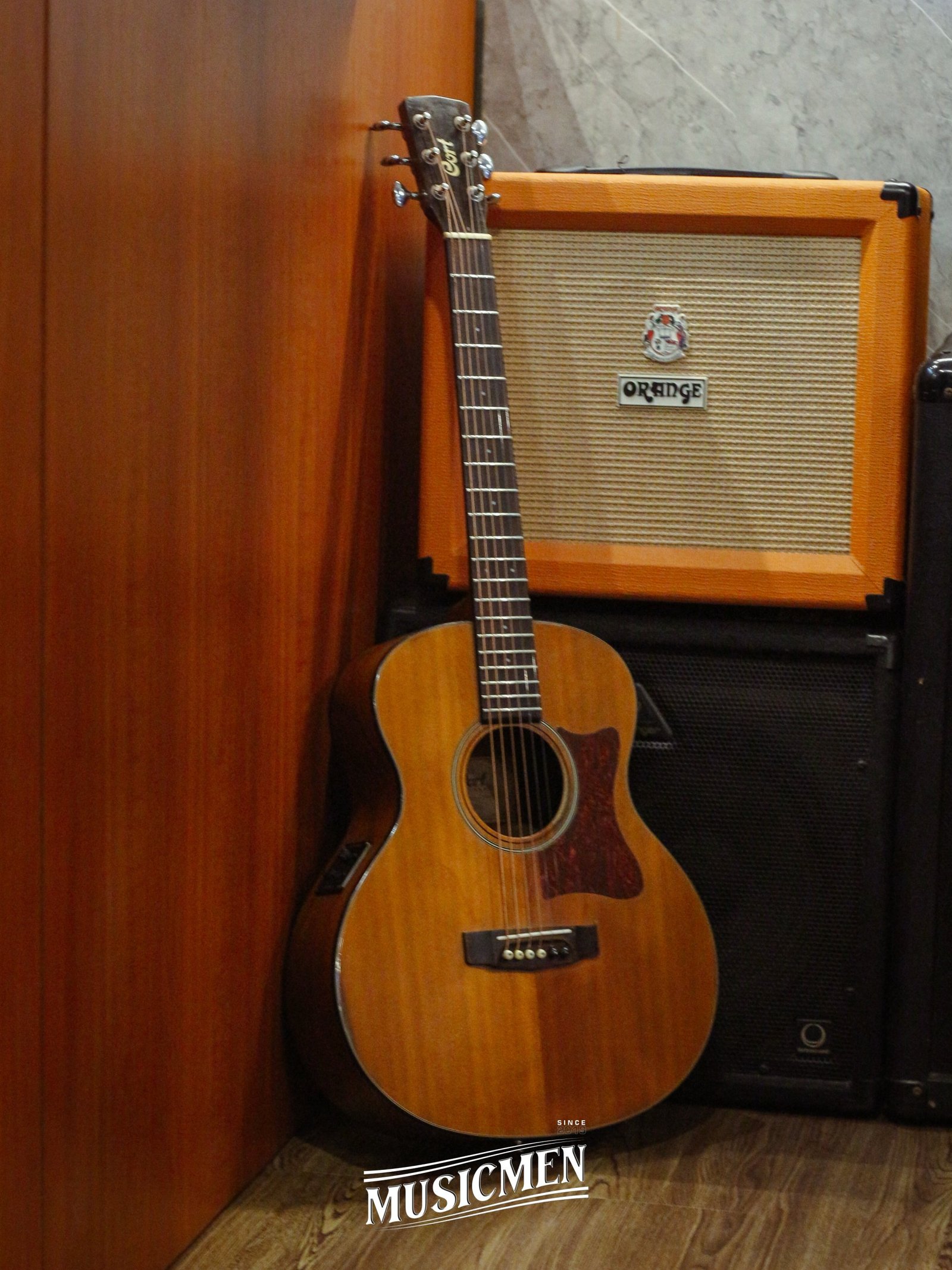 Cort Little CJ Walnut Open Pore Natural (Used)