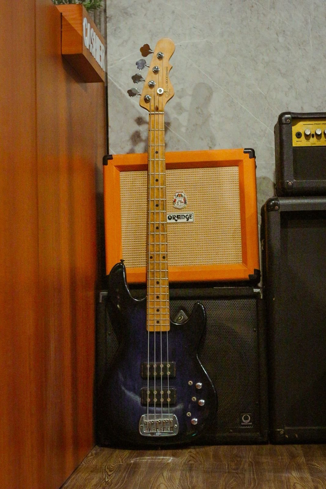 G&L Tribute L-2000 Blueburst